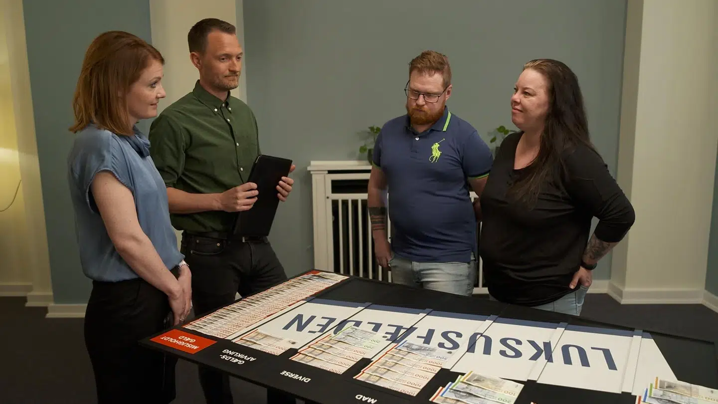 Tusindekronesedlerne hober sig op, da 'Luksusfælden'-eksperterne kommer til deltageren Jespers misligholdte gæld. I programmet får han hjælp af ekskæresten Sussie, som han håber at kunne finde sammen med igen. Men først skal han have styr på sine uoverskueligt store økonomiske problemer.