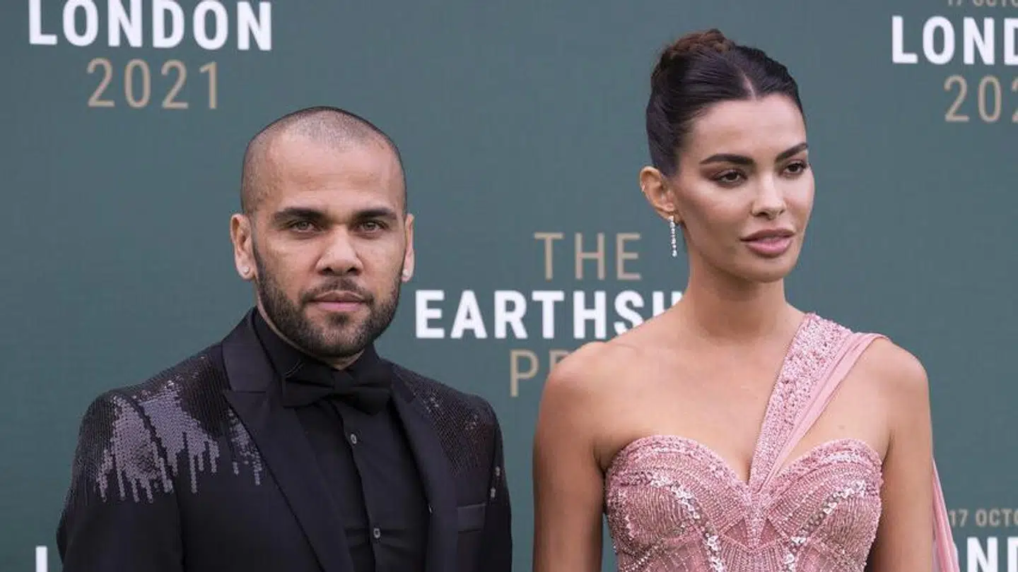 Konen Joana Sanz har netop besøgt Alves i fængslet og fortalt til de spanske medier, at hun ikke ønsker en skilsmisse, som der ellers var historier om.