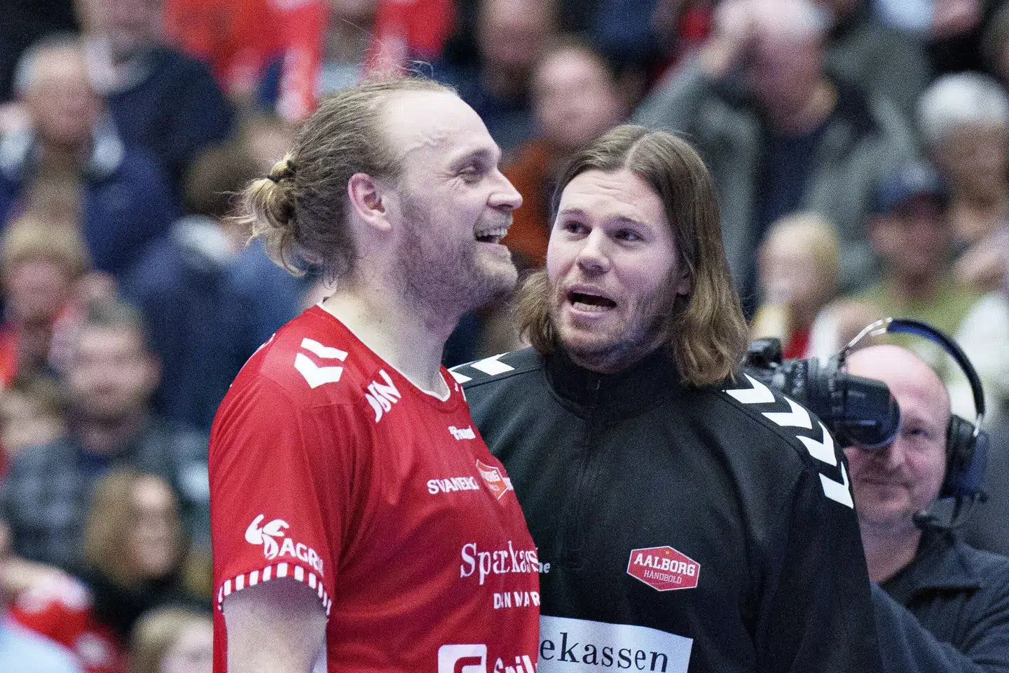 Mikkel Hansen og Henrik Møllgaard ses her for blot seks dage siden, da Aalborg slog GOG i den danske liga. Sidenhen har Hansen sygemeldt sig med stress. Henning Bagger/Ritzau Scanpix
