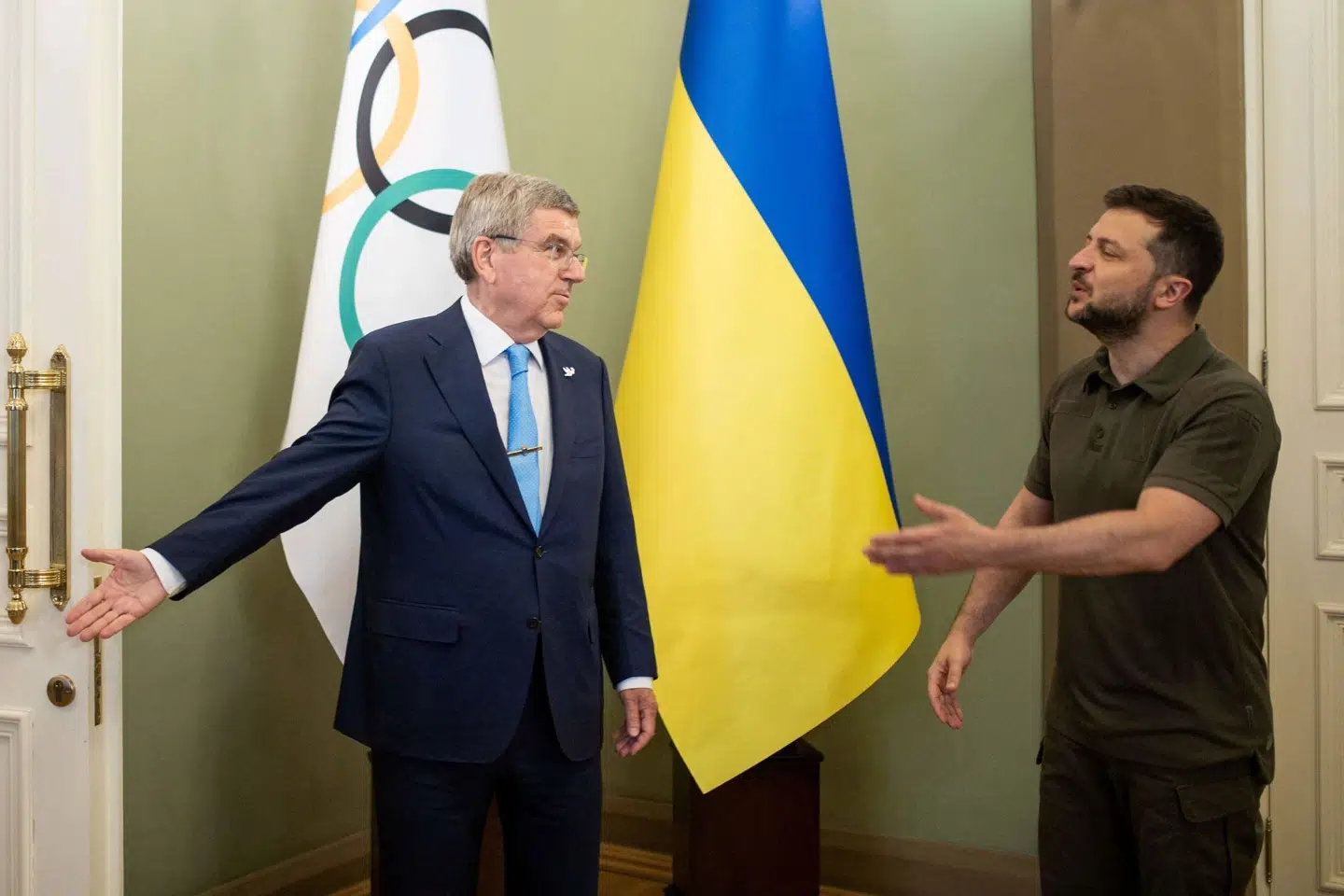 Thomas Bach har tidligere under krigen besøgt Ukraine og præsident Volodymyr Zelenskyj. Handout/Ritzau Scanpix