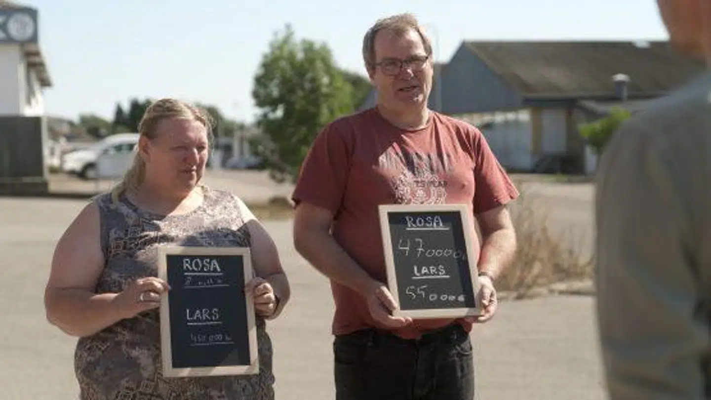 Ægteparret Rosa og Lars fra Herlufmagle har begge store økonomiske problemer, men intet overblik over dem. Men da eksperterne i første omgang gav dem overblikket tilbage, fik de at vide, at deres gæld var en halv million kroner større, end den var. Foto: TV3