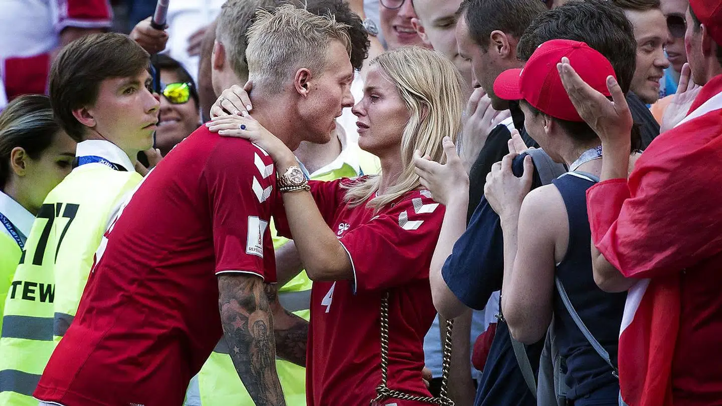 Simon Kjær og konen, Elina, efter kampen mellem Danmark og Frankrig på Luzjniki Stadion i Moskva.