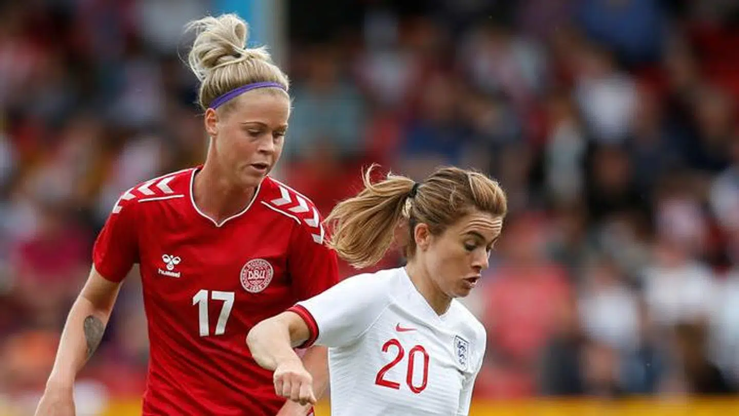 Julie Tavlo Petersson blev syg af de fysiske tests og offentlige vejninger på landsholdet.