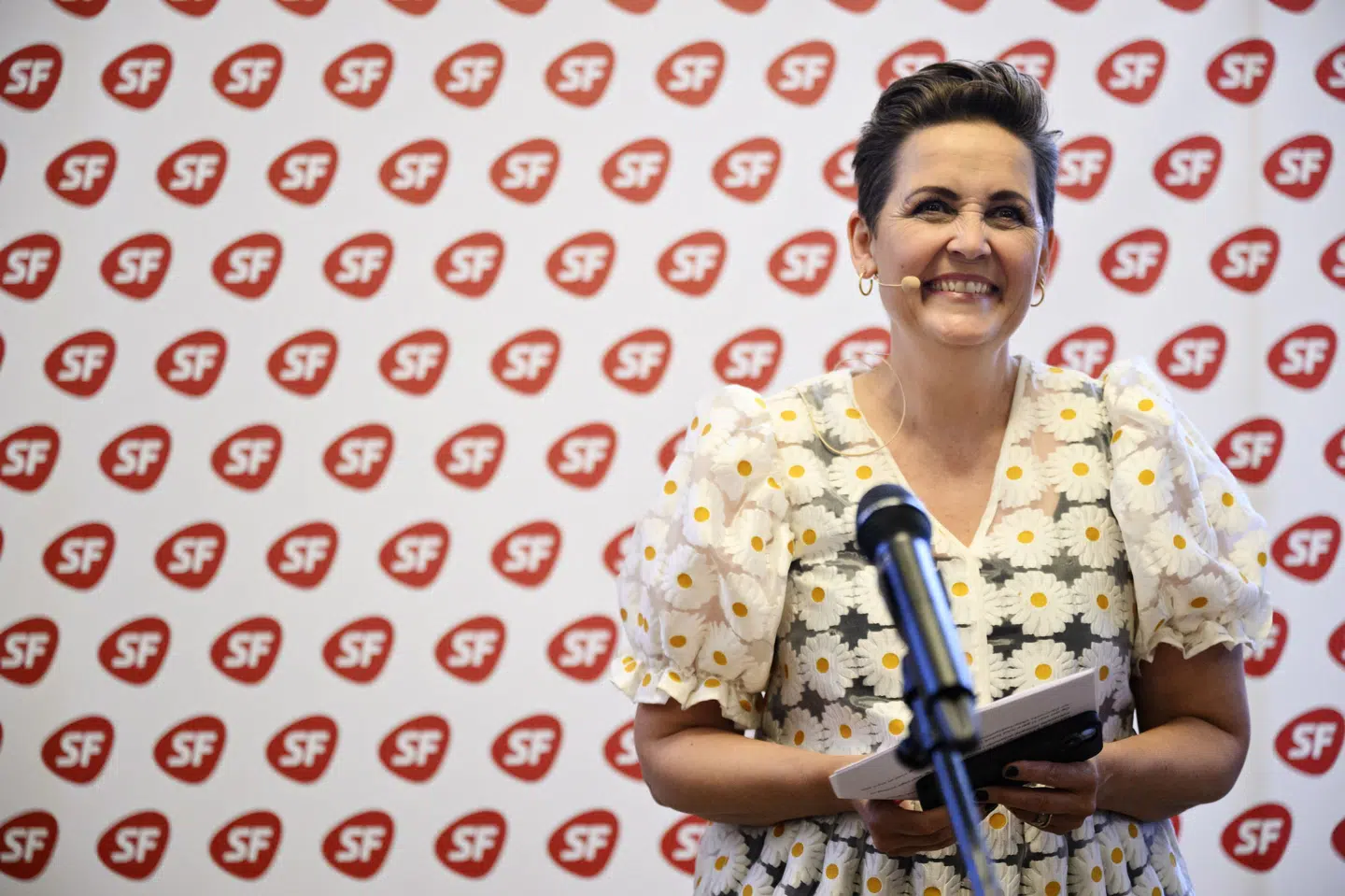 Pia Olsen Dyhr holder tale til Socialistisk Folkepartis valgfest på Christiansborg i København. Philip Davali/Ritzau Scanpix