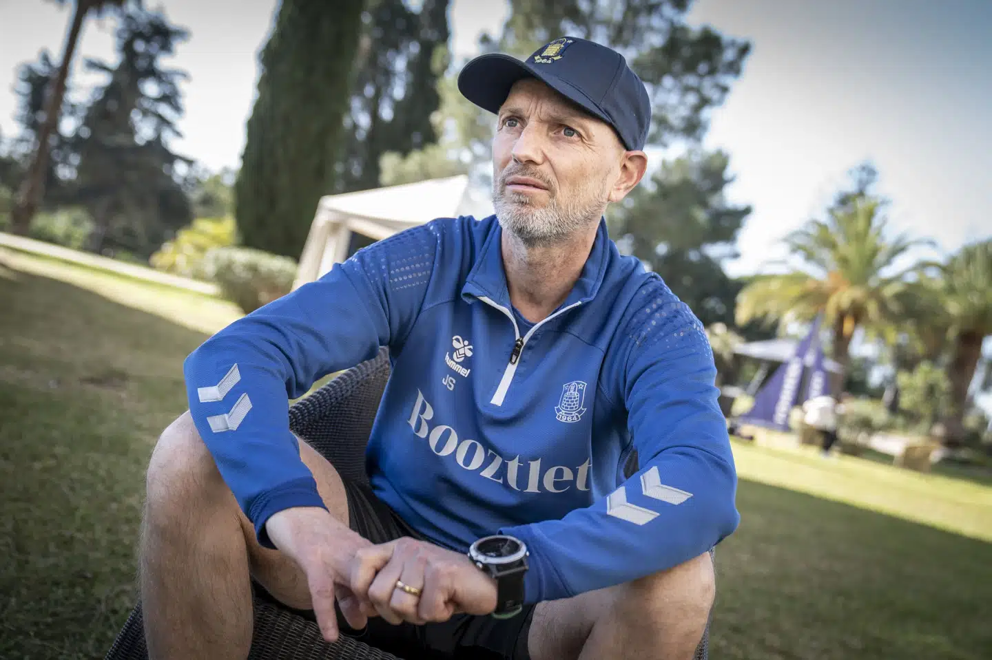 Jesper Sørensen mener, at Brøndbys trup er mere komplet, selv om anføreren er væk. Det fortalte han lørdag, da han mødte den danske presse i Portugals solstråler. Mads Claus Rasmussen/Ritzau Scanpix