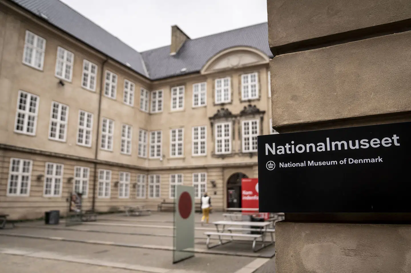 Dronningen skulle have åbnet udstillingen Jagten på danmarkshistorien på Nationalmuseet i København lørdag formiddag. På grund af problemer med ryggen har hun fredag måttet aflyse. (Arkivfoto). Mads Claus Rasmussen/Ritzau Scanpix