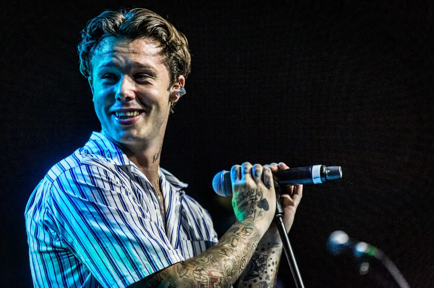 Hugo Helmig debuterede med 'Juvenile' i 2017. Men debutalbummet blev også sangerens sidste.