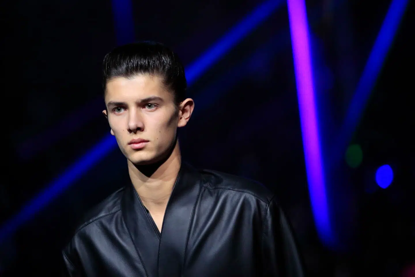 Grev Nikolai har tidligere arbejdet som model. Her går han for Dior for nogle år siden.