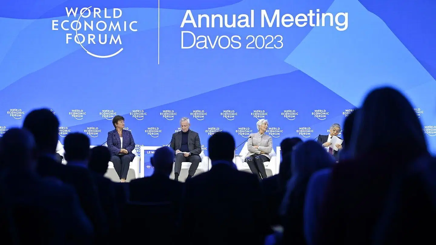World Economic Forum er genstand for mange konspirationsteorier. Her et foto fra scenen ved forummets sidste møde i Davos, Schweiz.