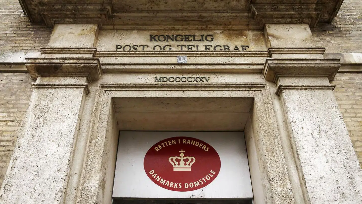 Dagen efter overgrebet købte manden seks par trusser til pigen.