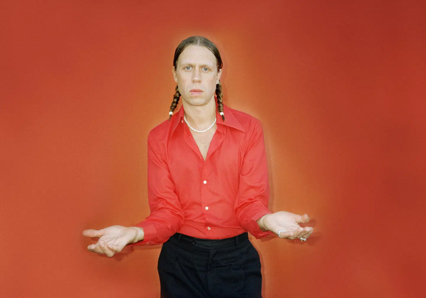 Mads Damsgaard Kristensen spiller musik under kunstnernavnet Goss.