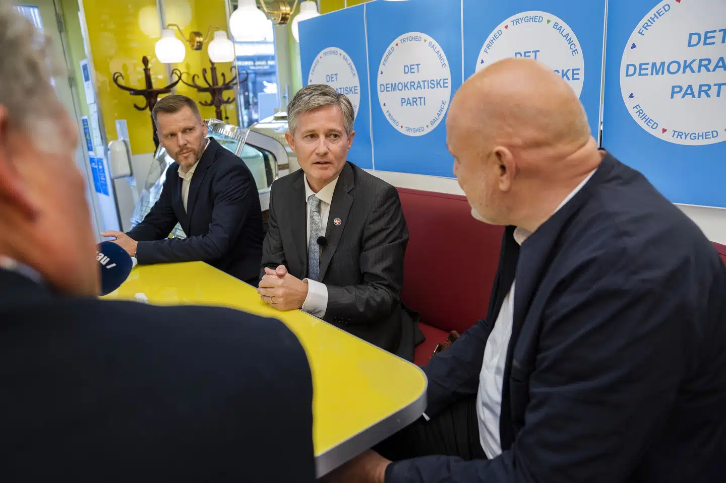 Peter Hjorth stiftede for et par år siden partiet Det Demokratiske Parti, og det blev i 2020 præsenteret på et pressemøde på Café Dan Turèll i København. Nu forsøger han at genoplive Centrum-Demokraterne og håber at komme i Folketinget. Martin Sylvest/Ritzau Scanpix