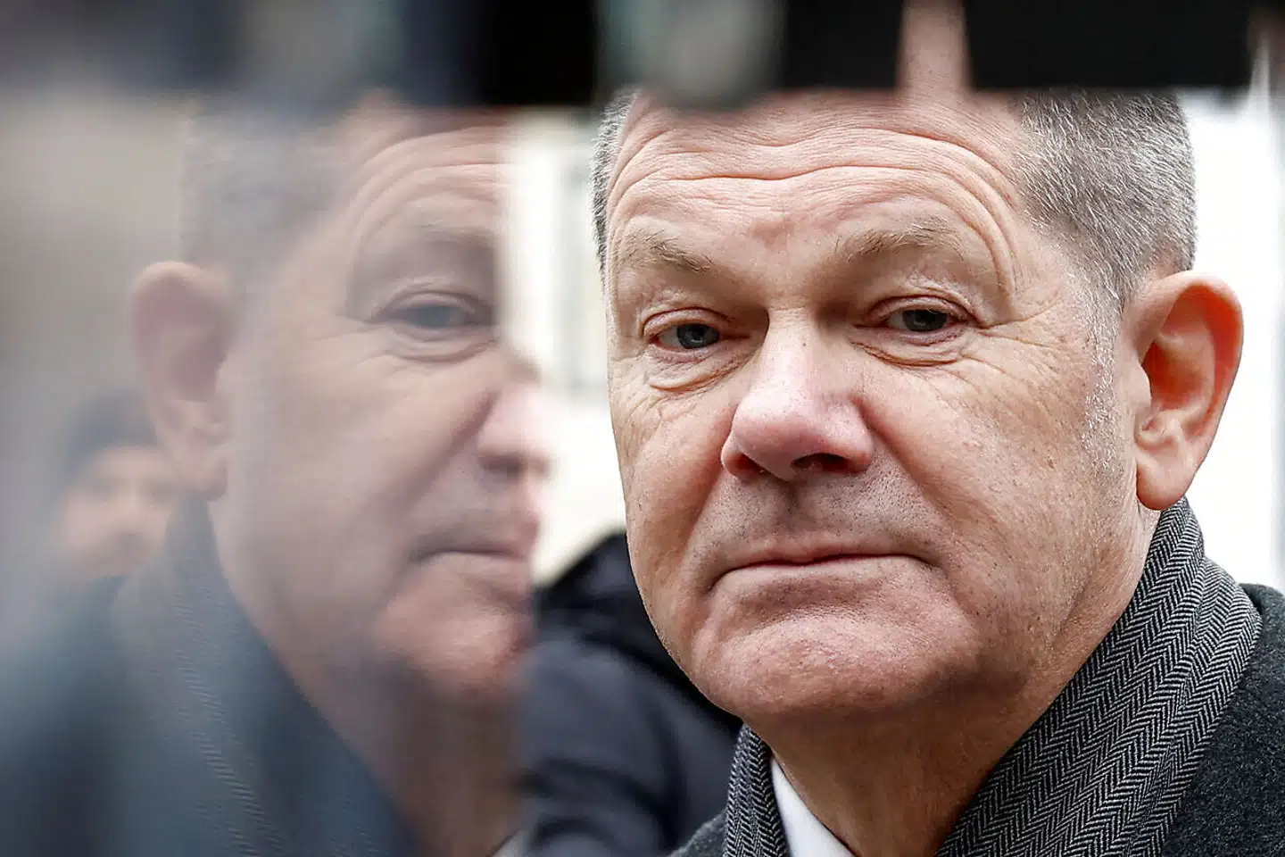 Den tyske kansler, Olaf Scholz, bliver udsat for massiv kritik, fordi han ikke har taget en beslutning om levering af tyskproducerede Leopard-kampvogne til Ukraine.