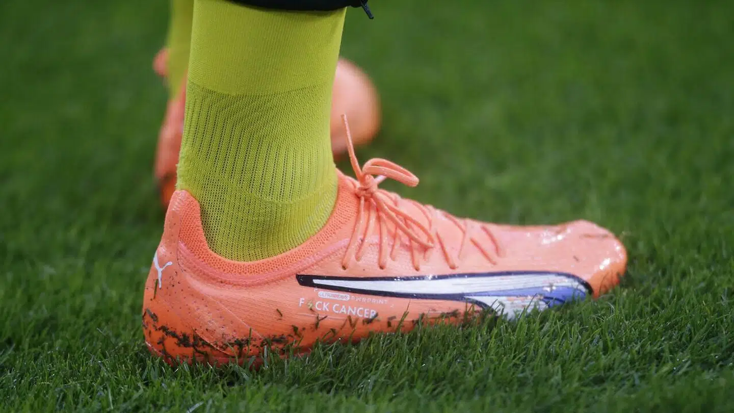 Haller sendte en tanke til den sygdom, han nu har overvundet. På sine kampstøvler havde han fået skrevet 'fuck cancer'.