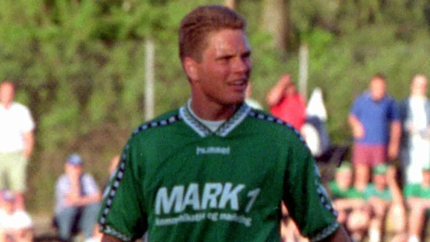 Den tidligere superligaspiller Allan Olsen har under den enorme narkosag tilstået, at han via krypterede telefoner handlede hård narko i stor stil, mens han var under udslusning fra afsoningen af sin tidligere narkodom på 13 års fængsel.