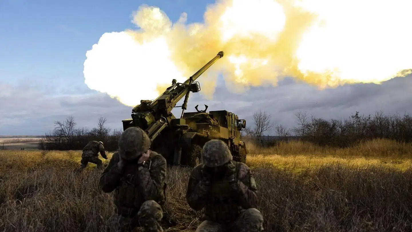 Ukrainske militærfolk med et Caesar-våben. Fra 28. december 2022. Foto: Sameer Al-DOUMY / AFP.