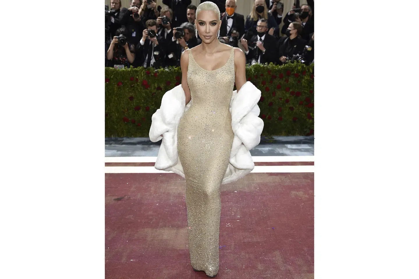 Kim Kardashian bar sidste år en kjole, som Marilyn Monroe havde båret, ved Met Gala. Nu har hun købt et smykke, som prinsesse Diana har båret. (Arkivfoto). Evan Agostini/Ritzau Scanpix