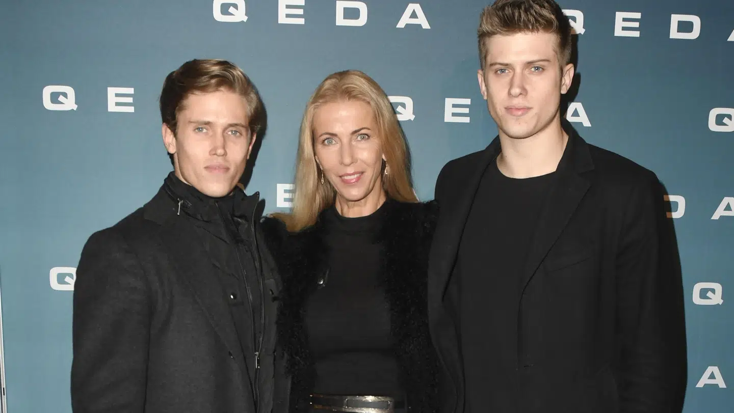 Nicolai Zobel sammen med sin bror, Alexander og mor, afdøde Henriette Zobel.