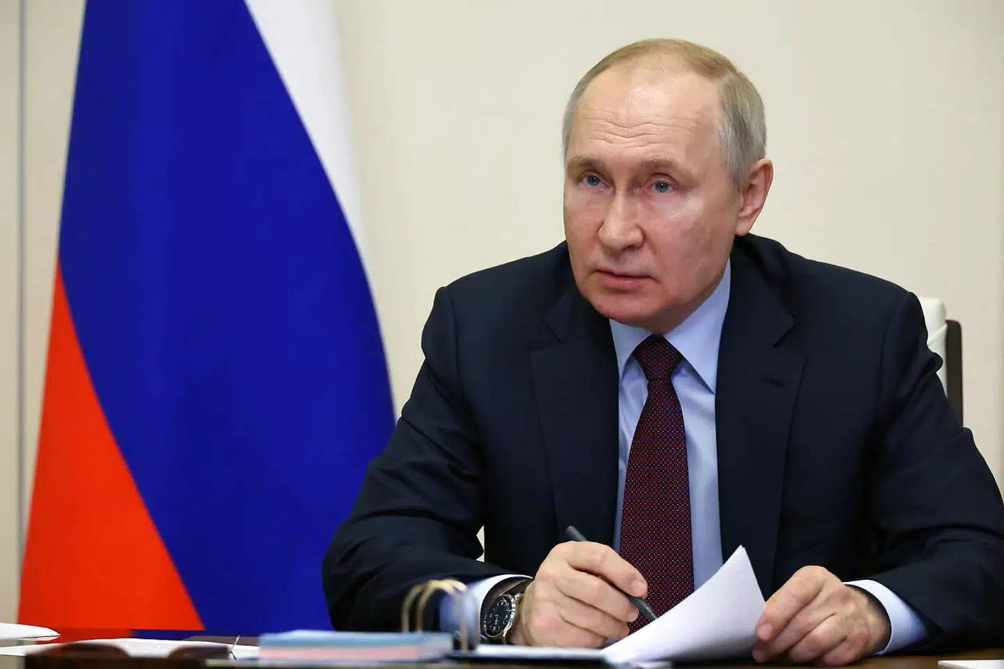 Vladimir Putin ses her under en samtale med regeringen den 11. januar.