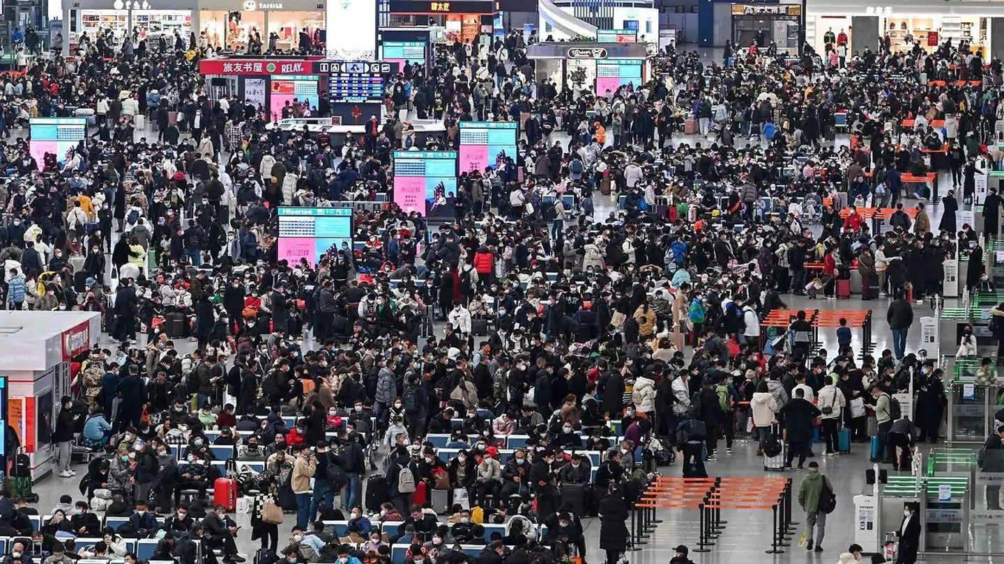 Snart bliver det kinesiske nytår fejret og mange vil drage afsted på ferie. Ifølge et engelsk analyseinstitut vil det medføre enorme corona-smittetal.