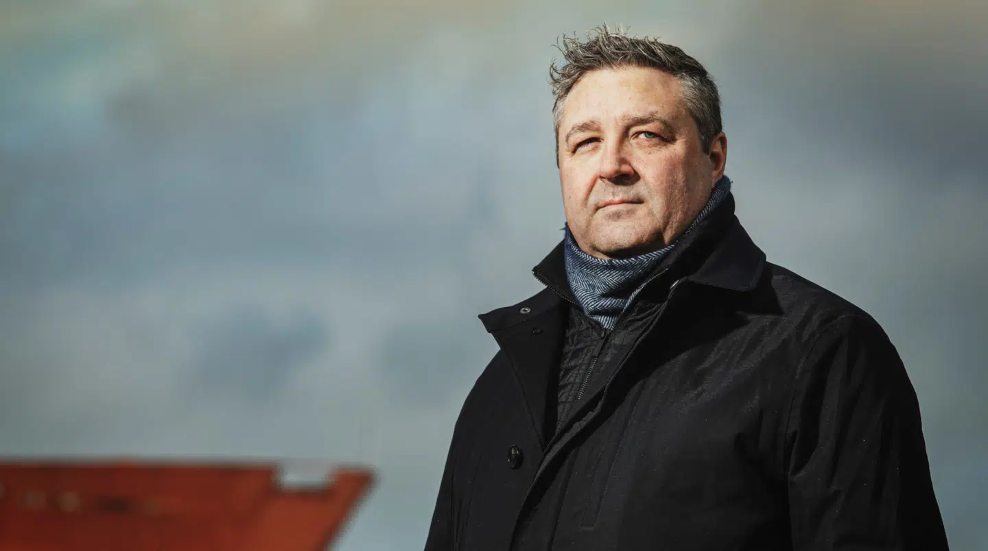 3F-formand Henning Overgaard er rystet, rasende og kalder det er overgreb på lønmodtagerne, at man piller ved den danske model.