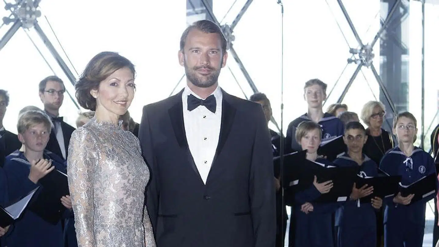 Nu trækker hun sin eksmand i retten.