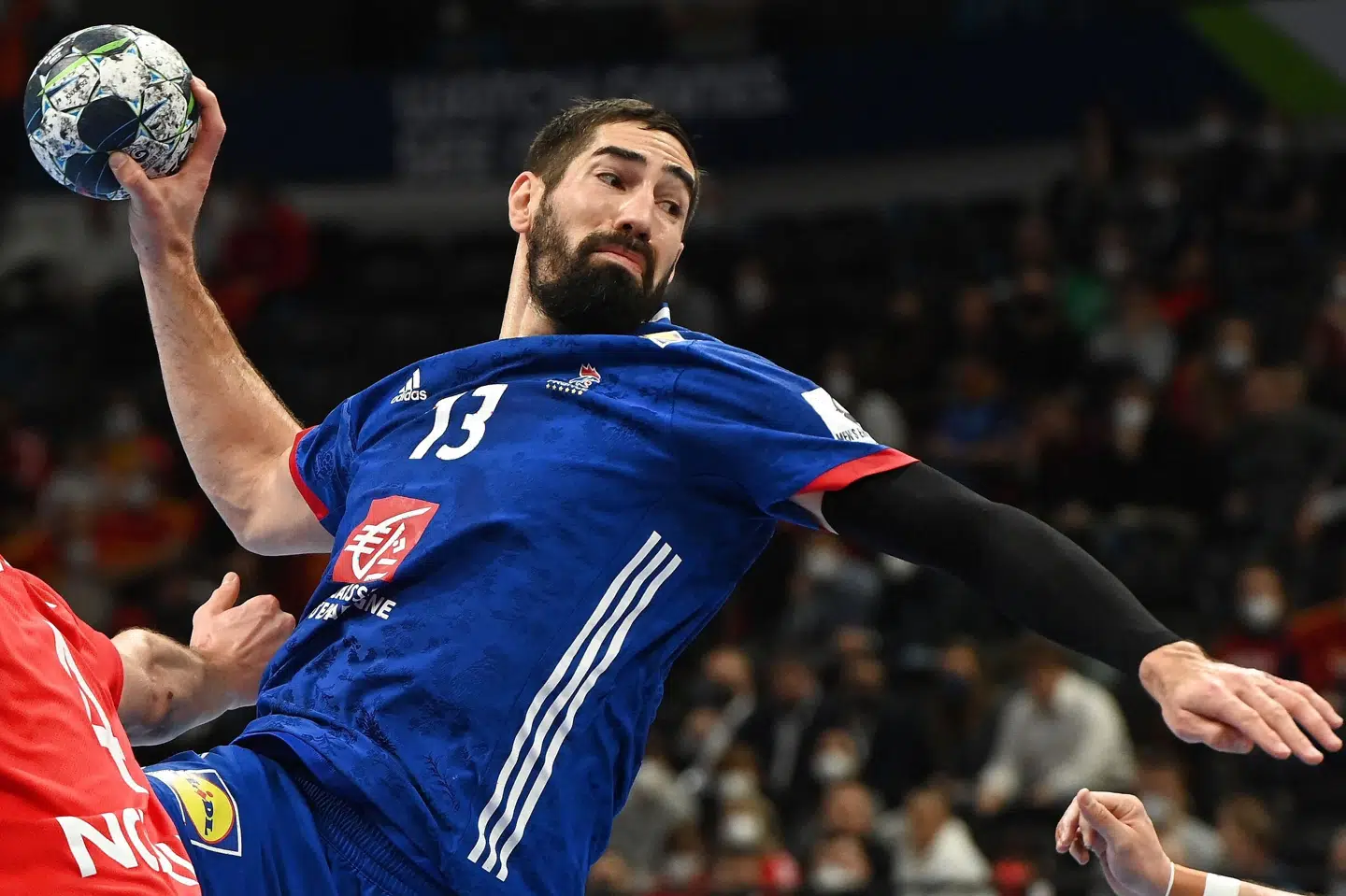 Nikola Karabatic er for niende gang en del af det franske VM-landshold. Og selv om han er blevet 38 år, så har han stadig en berettigelse på landsholdet både på og uden for banen, mener håndboldekspert. (Arkivfoto). Attila Kisbenedek/Ritzau Scanpix