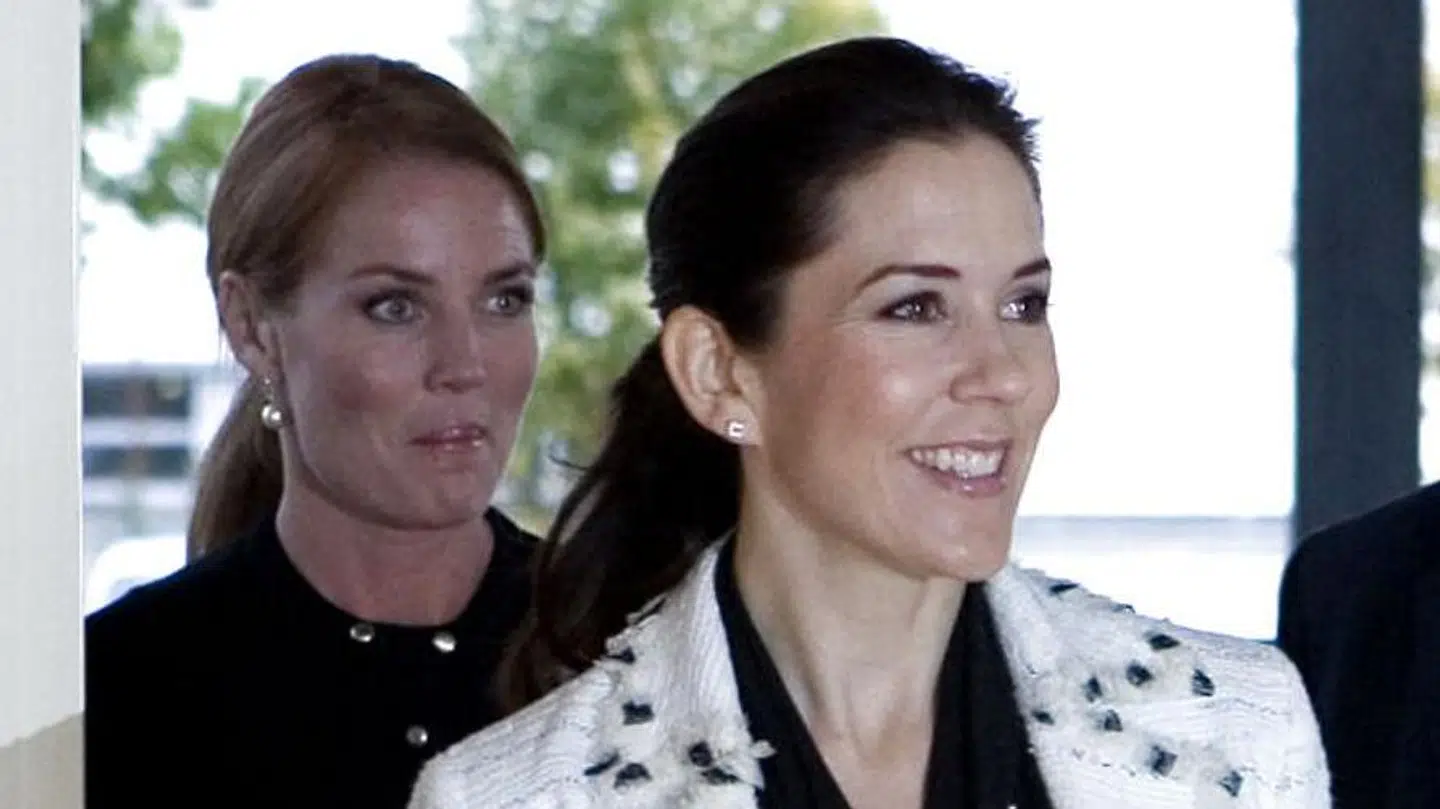 Kronprinsesse Mary og Caroline Heering i venskabets mere spæde start i 2005.