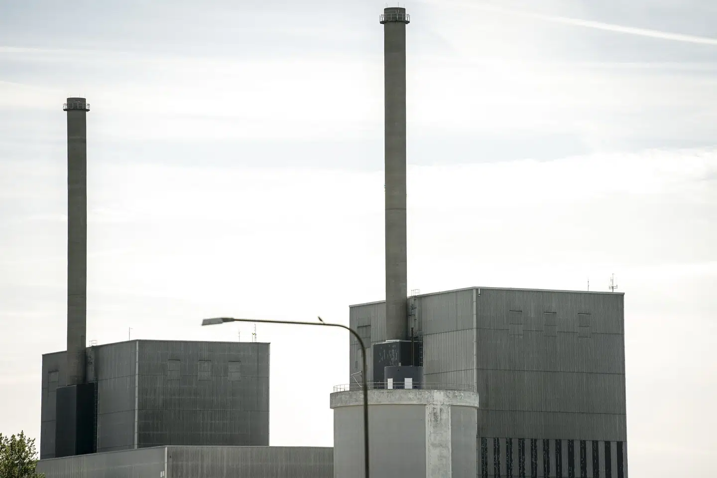 Den sidste reaktor på atomkraftværket i Barsebäck blev slukket i 2005. Men bygningen er stadig synlig fra København. Nu går Sveriges borgerlige regering klar til at sætte ny gang i atomkraft. Mads Claus Rasmussen/Ritzau Scanpix