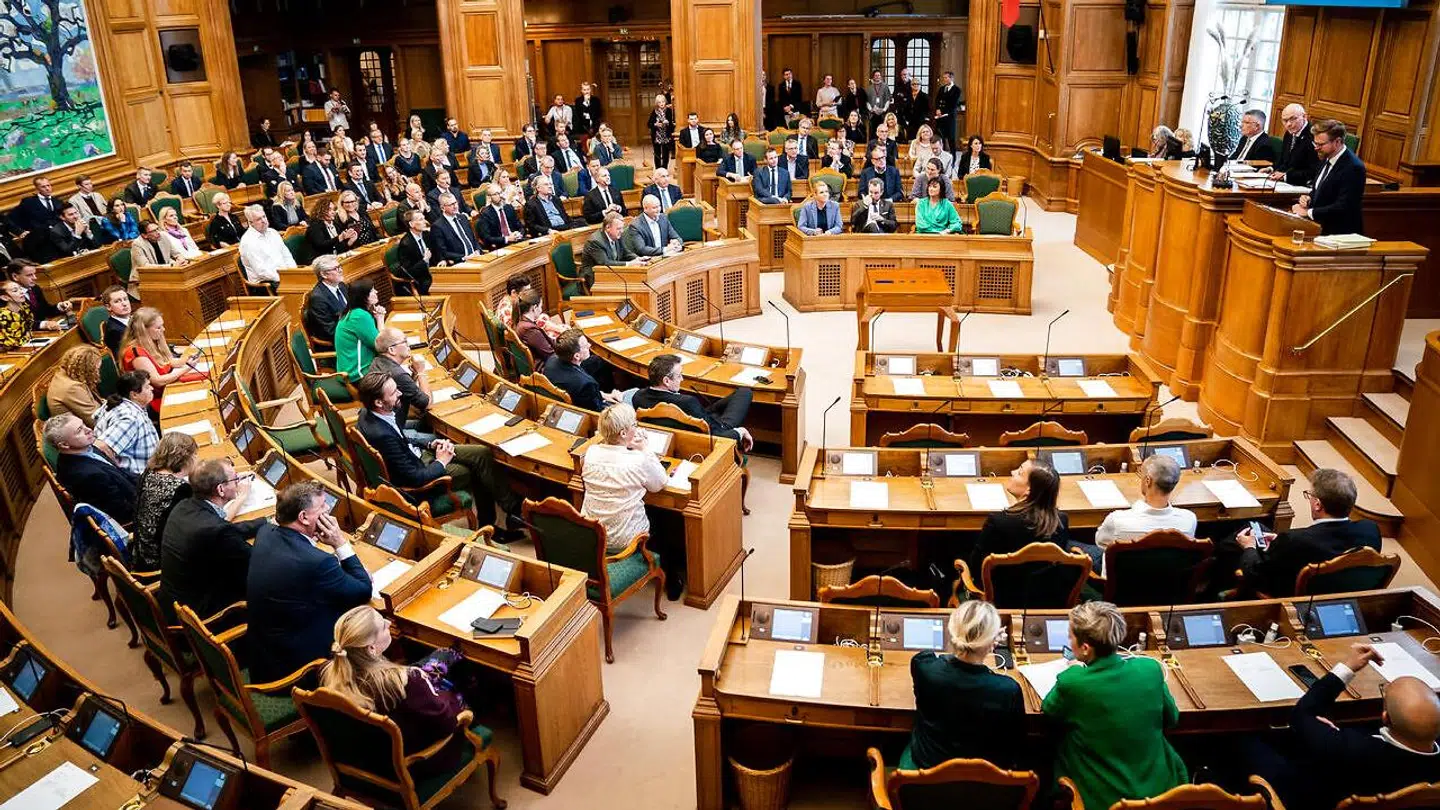 Møde efter folketingsvalget i Folketingssalen på Christiansborg, onsdag 16. november 2022. Godt en måned efter vedtog Folketinget ti hastelovsforslag.