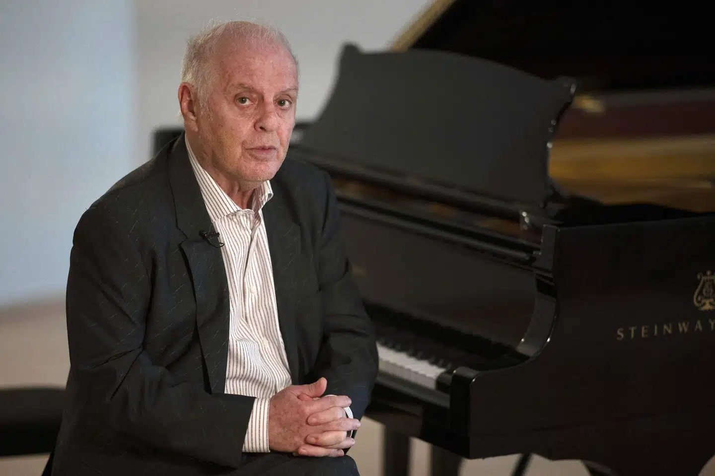 Den argentinsk fødte dirigent og pianist Daniel Barenboim har haft en lang international stjernekarriere, som han nu slutter af på grund af helbredsproblemer. (Arkivfoto) Christophe Simon/Ritzau Scanpix
