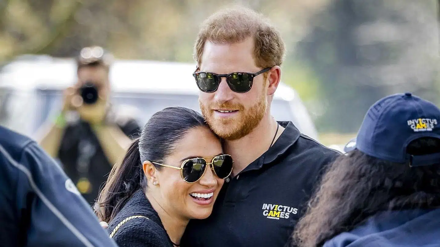 Prins Harry har bragt både sig selv og sin familie i fare ved at afsløre detaljer fra sit liv som soldat.