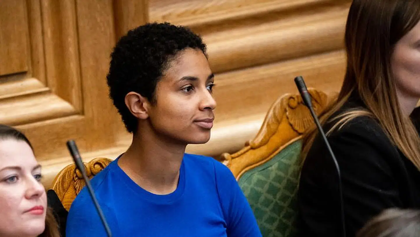 Christina Olumeko, Alternativet, er uenig med Carl Valentin. Din løn før skat ER dine penge, siger hun.