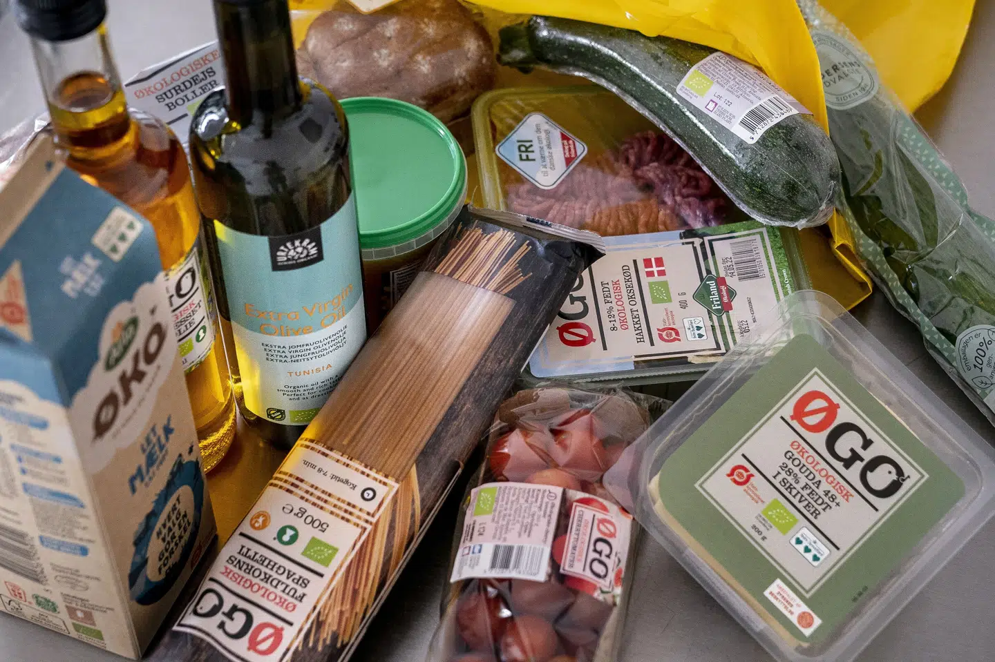 Mange vil gerne spise sundere og mere klimavenligt med mere grønt og mindre kød. Men tallene, der viser, hvad vi køber, tegner et andet billede. (Arkivfoto). Liselotte Sabroe/Ritzau Scanpix