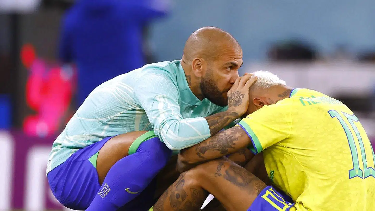 Alves var med til VM, hvor Brasilien røg ud tidligere end forventet.