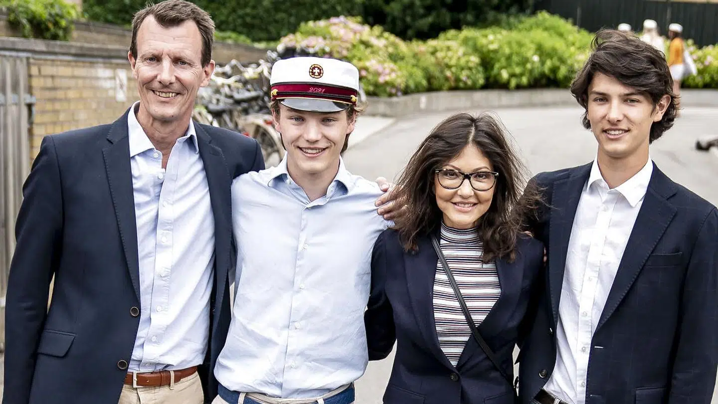 Prins Joachim og grevinde Alexandra med deres to børn, der i morgen ikke længere kan kalde sig prinser.