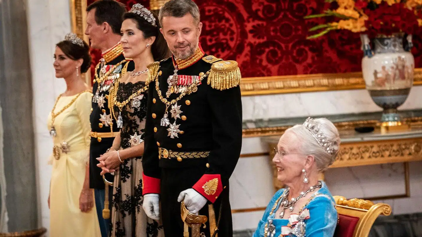 Dronning Margrethe, Kronprins Frederik, Kronprinsesse Mary, Prins Joachim og Prinsesse Marie ved ankomsten til gallamiddag på Christiansborg Slot under fejringen af dronningens 50-års regeringsjubilæum i København søndag den 11. september 2022.