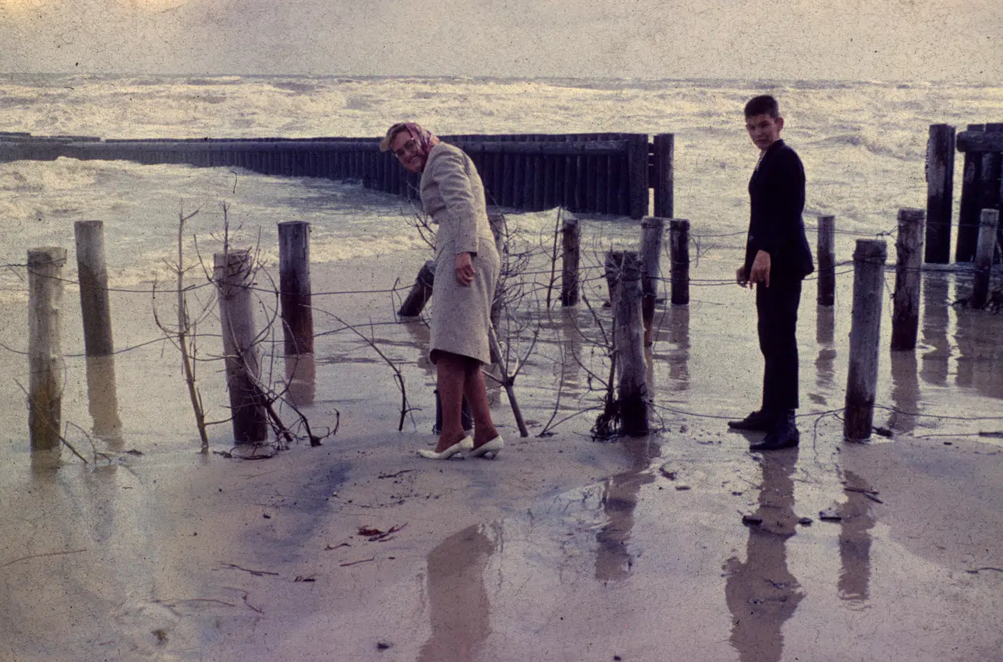 Christian Arnø som teenager sammen med Henny Faurschou, der fungerede som en reservemor for Christian og hans søster Ulla.
