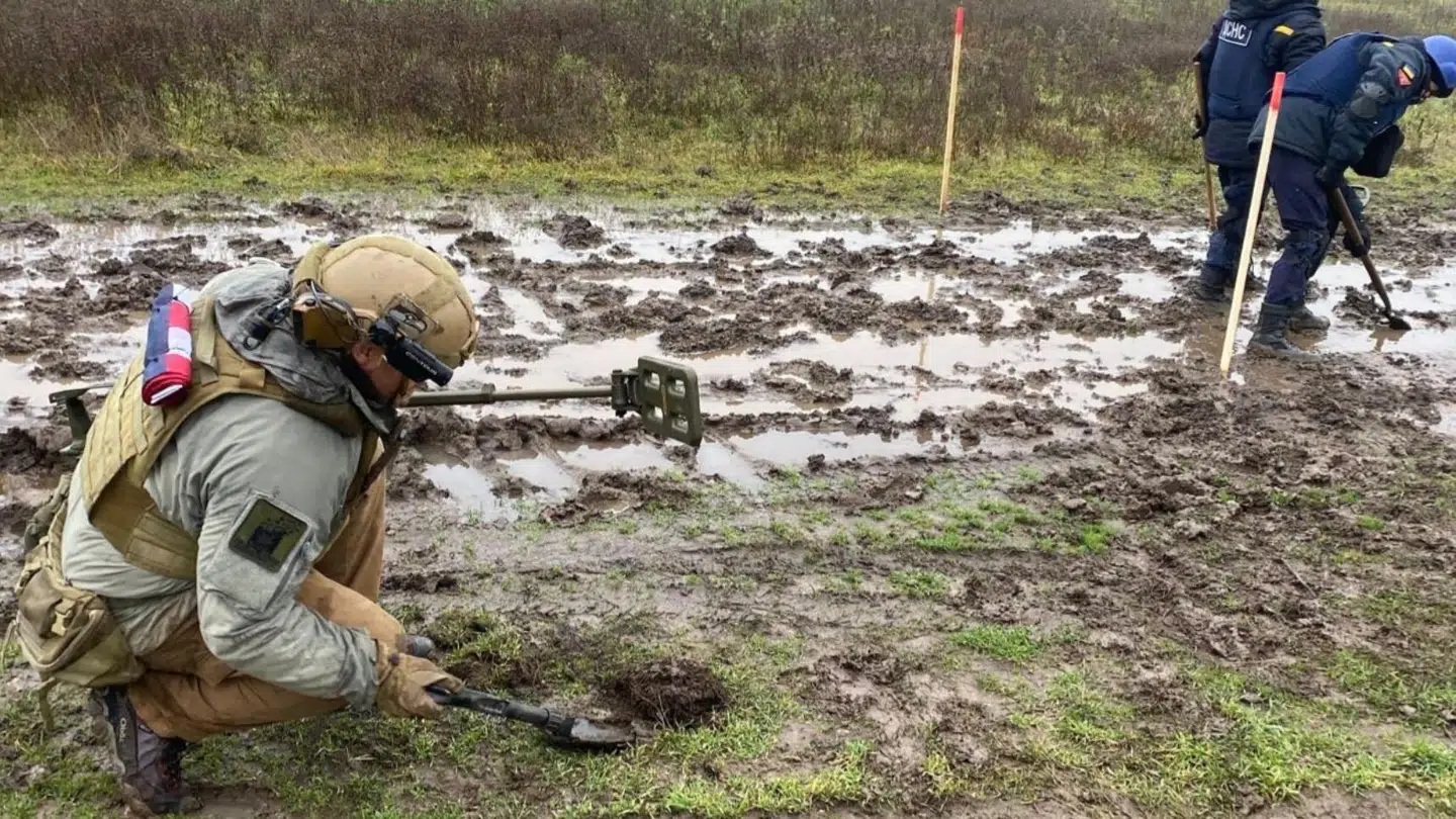 Ryan Hendrickson i fuld gang med det farlige arbejde.