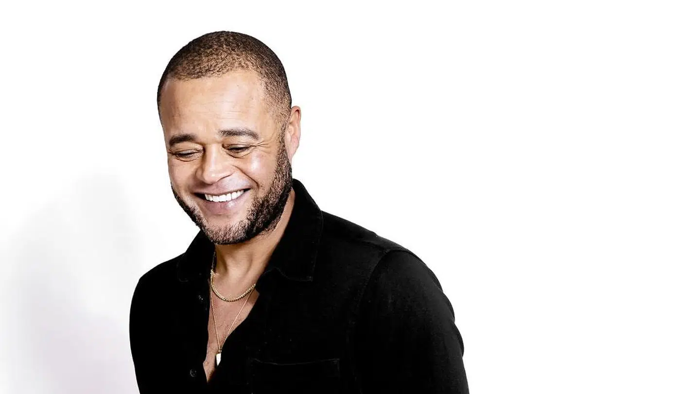 »Når først du er inde, så er du inde, så er du bare velkommen. Folk bliver meget hurtigt familie for mig,« siger Remee, der godt kan lide at stole på folk. Han mener også, at det er derfor, at han ikke opdagede, at en tidligere ansat snød ham.