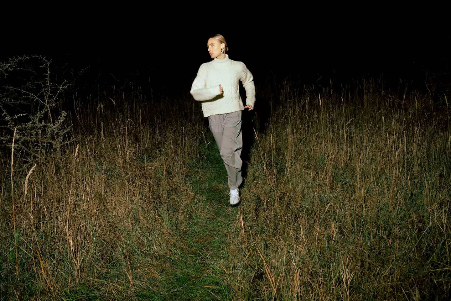 »Jeg har en hjerne, som meget nemt bliver overvældet og overstimuleret. Hvis jeg for eksempel har været til et award show eller et andet event i musikbranchen, så ved jeg, at jeg typisk skal have en del dag til bare at ligge i min seng dagen efter.«