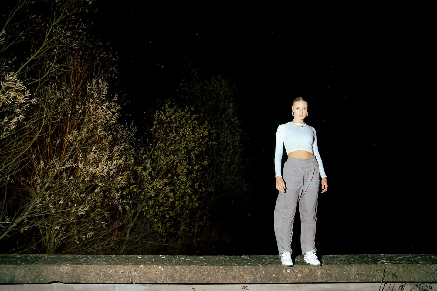 »Jeg er ekstremt selvbevidst og tænker alt for meget over, hvad andre mennesker tænker. Men jeg tænker også, at det er en generationsting.«