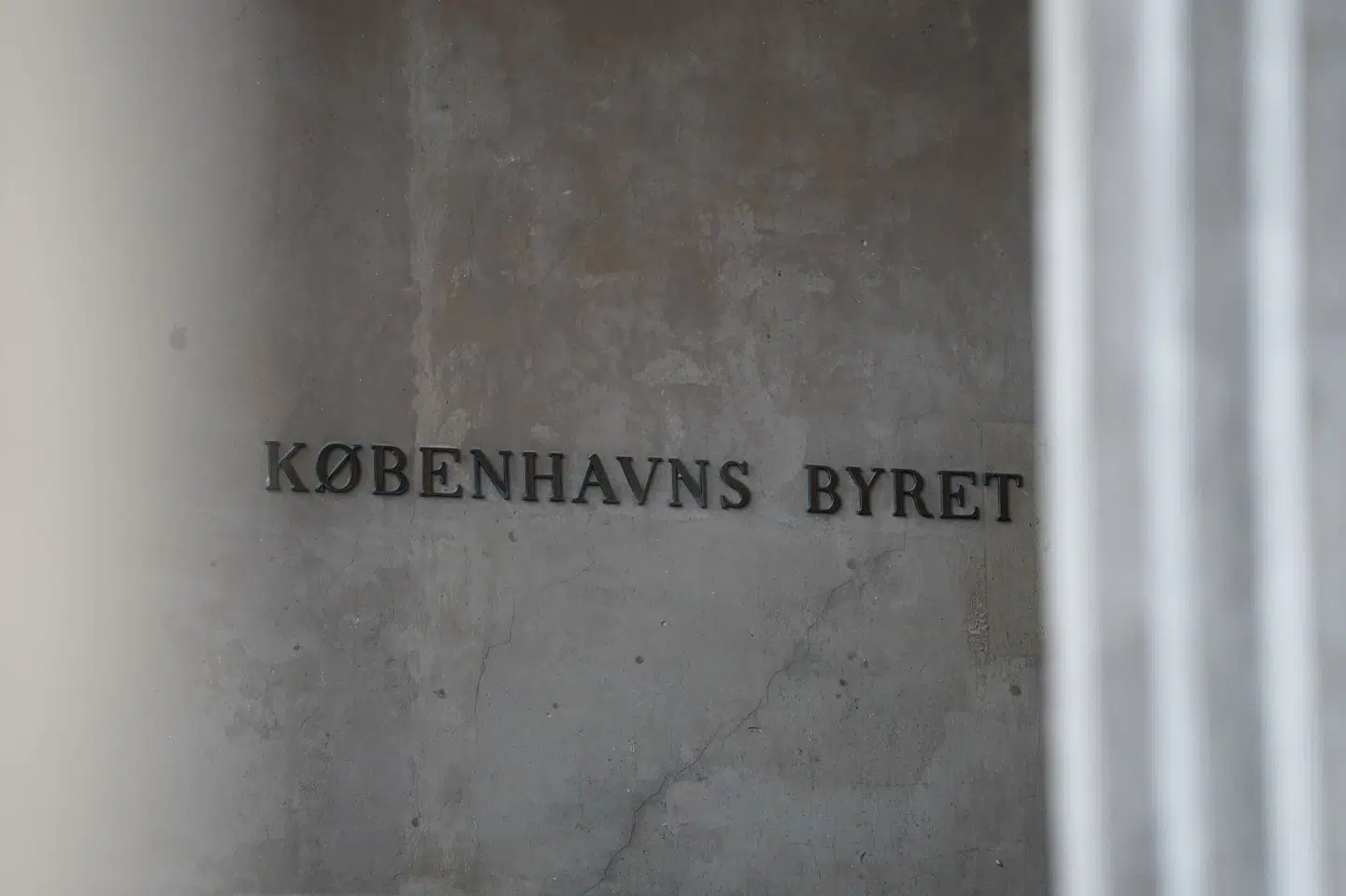Efter at have været på flugt i over ti år blev en 37-årig serber, der var mistænkt for at være guldrøver, anholdt i Kroatien i september. Han har nu modtaget en dom på to år og tre måneders fængsel ved Københavns Byret. (Arkivfoto). Mads Claus Rasmussen/Ritzau Scanpix