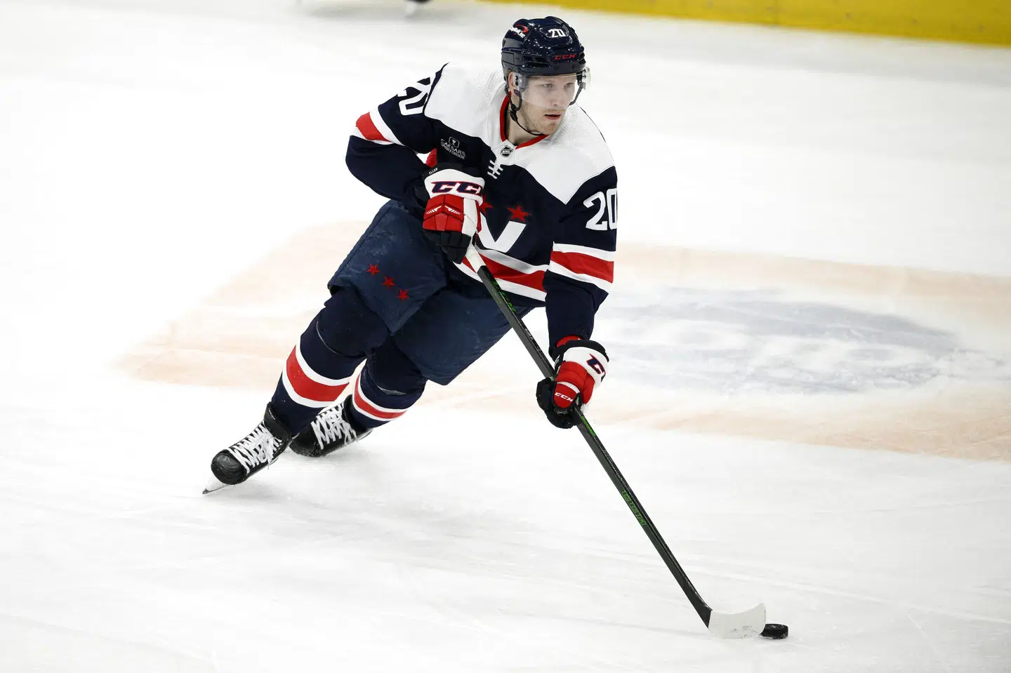 Fredag nat smider Lars Eller for 1000. gang stålskinnen i isen i NHL. Det er første gang, at en dansk spiller når et firecifret antal kampe i den bedste amerikanske ishockeyliga. (Arkivfoto). Nick Wass/Ritzau Scanpix