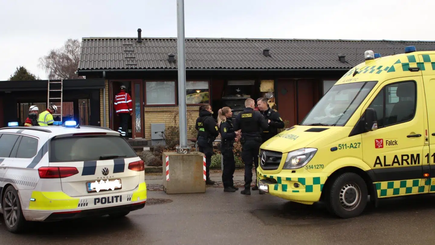 Både politi, beredskab og redningsfolk var til stede.