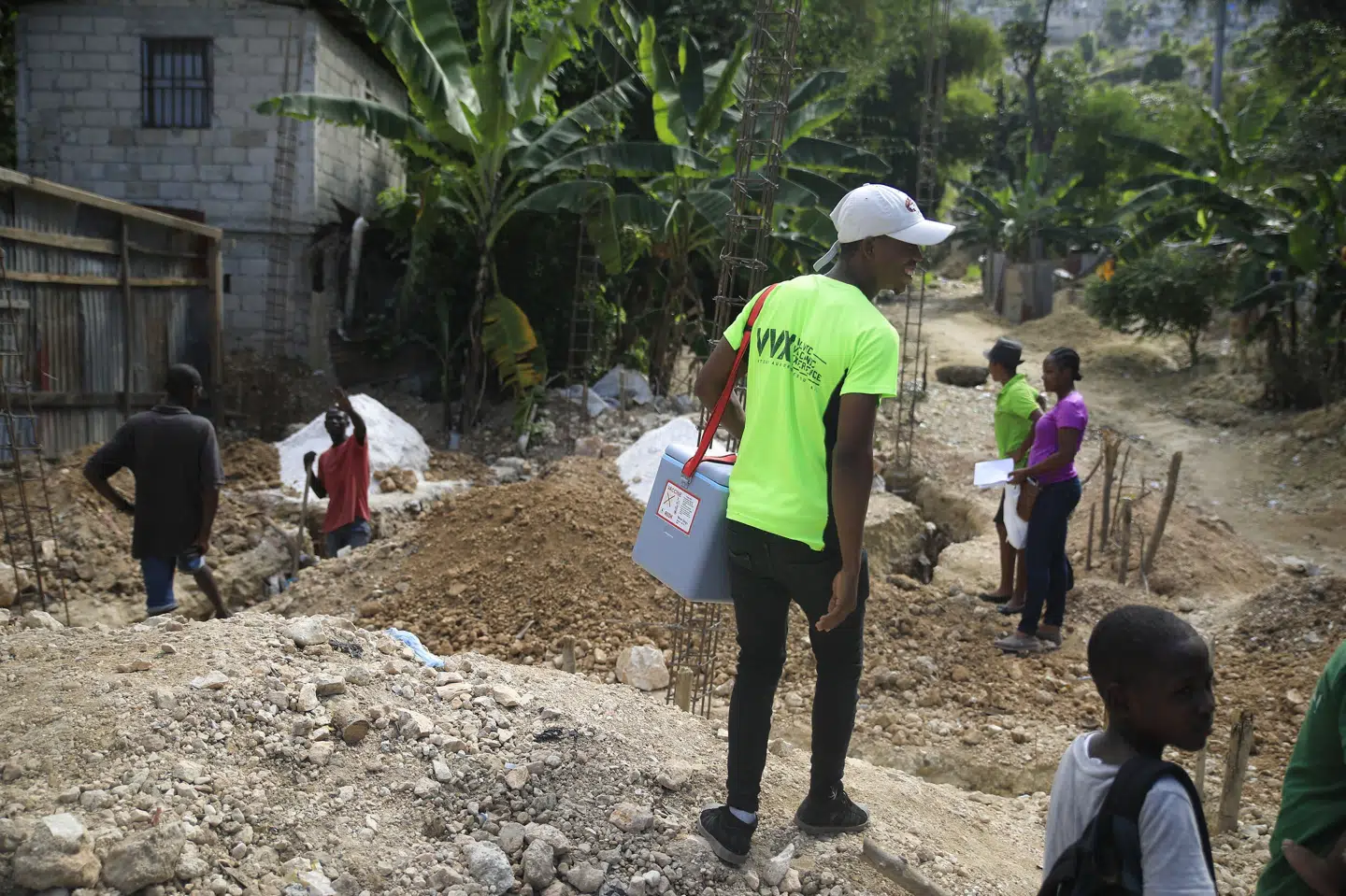 Sundhedsarbejdere fortæller om vaccine mod kolera i Port-au-Prince, Haiti. Odelyn Joseph/Ritzau Scanpix
