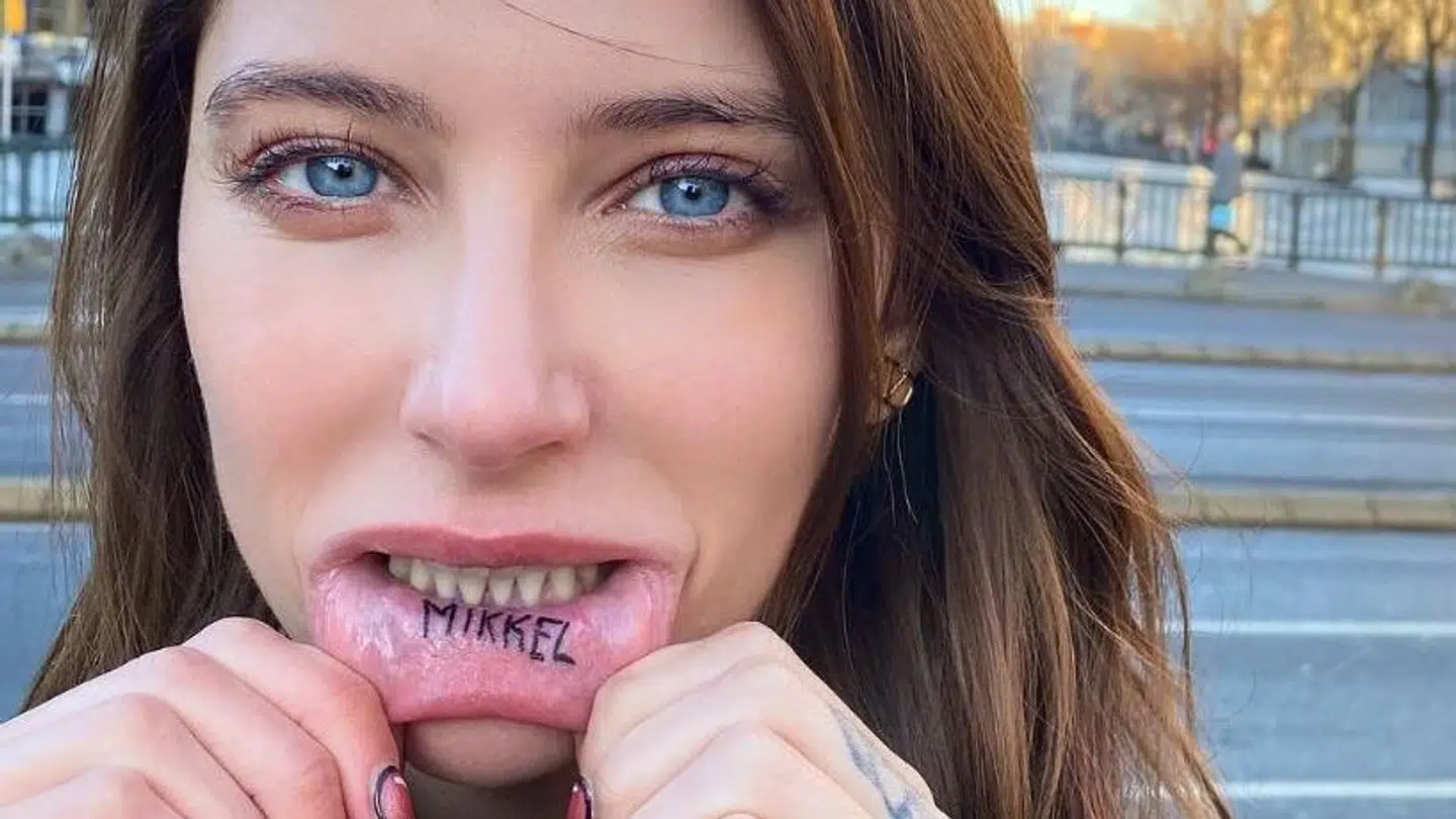 Nikita Klæstrup har nu dokumenteret, hvem kæresten er med en tatovering.