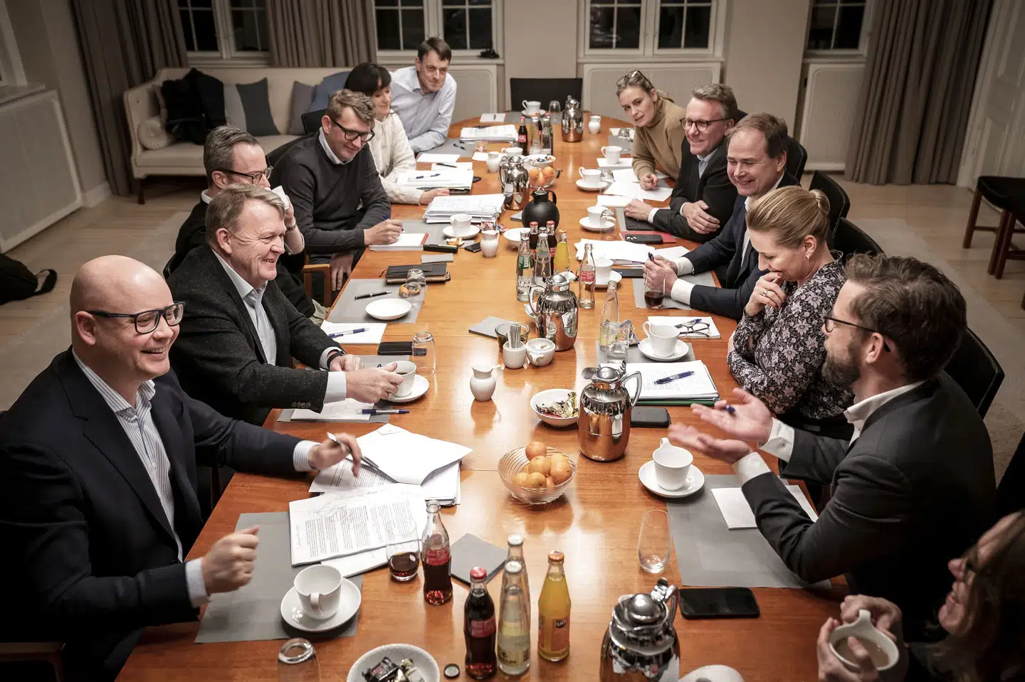Jakob Ullegård (øverst på venstre side af bordet, red.) sad med ved de afgørende regeringsforhandlinger, inden SVM-regeringen var en realitet. Mads Claus Rasmussen/Ritzau Scanpix