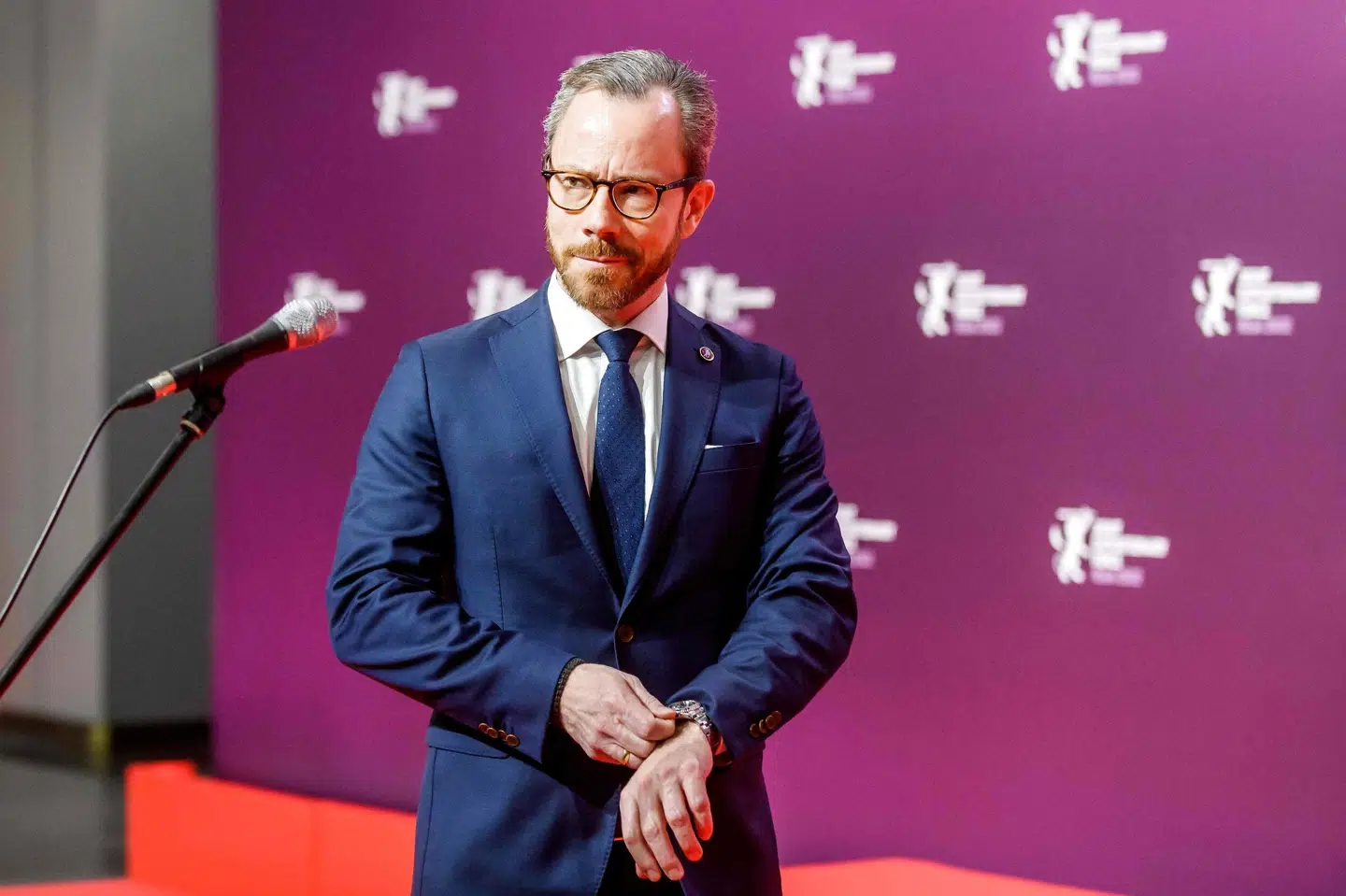 Venstres formand, Jakob Ellemann-Jensen, er allerede på farten som ny forsvarsminister. Mandag er han i Letland. Gints Ivuskans/Ritzau Scanpix