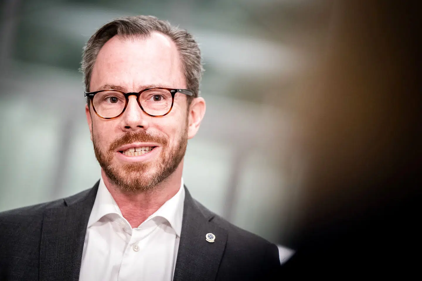 Jakob Ellemann-Jensen fortæller på et internt møde, at der forhandles om at nedlægge Danske Regioner.